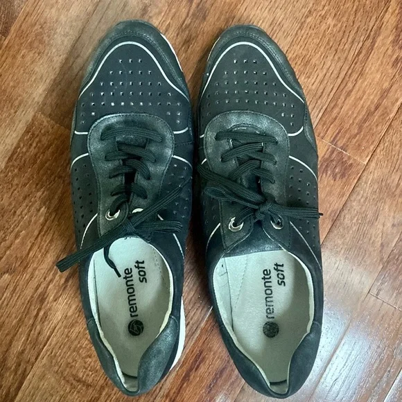 Remonte Soft Leather Sneakers - Picture 8 of 14